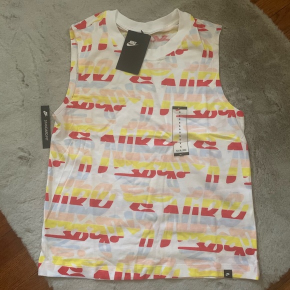 Nike Tops - 🏃🏽‍♀️NWT Nike multicolored tank top